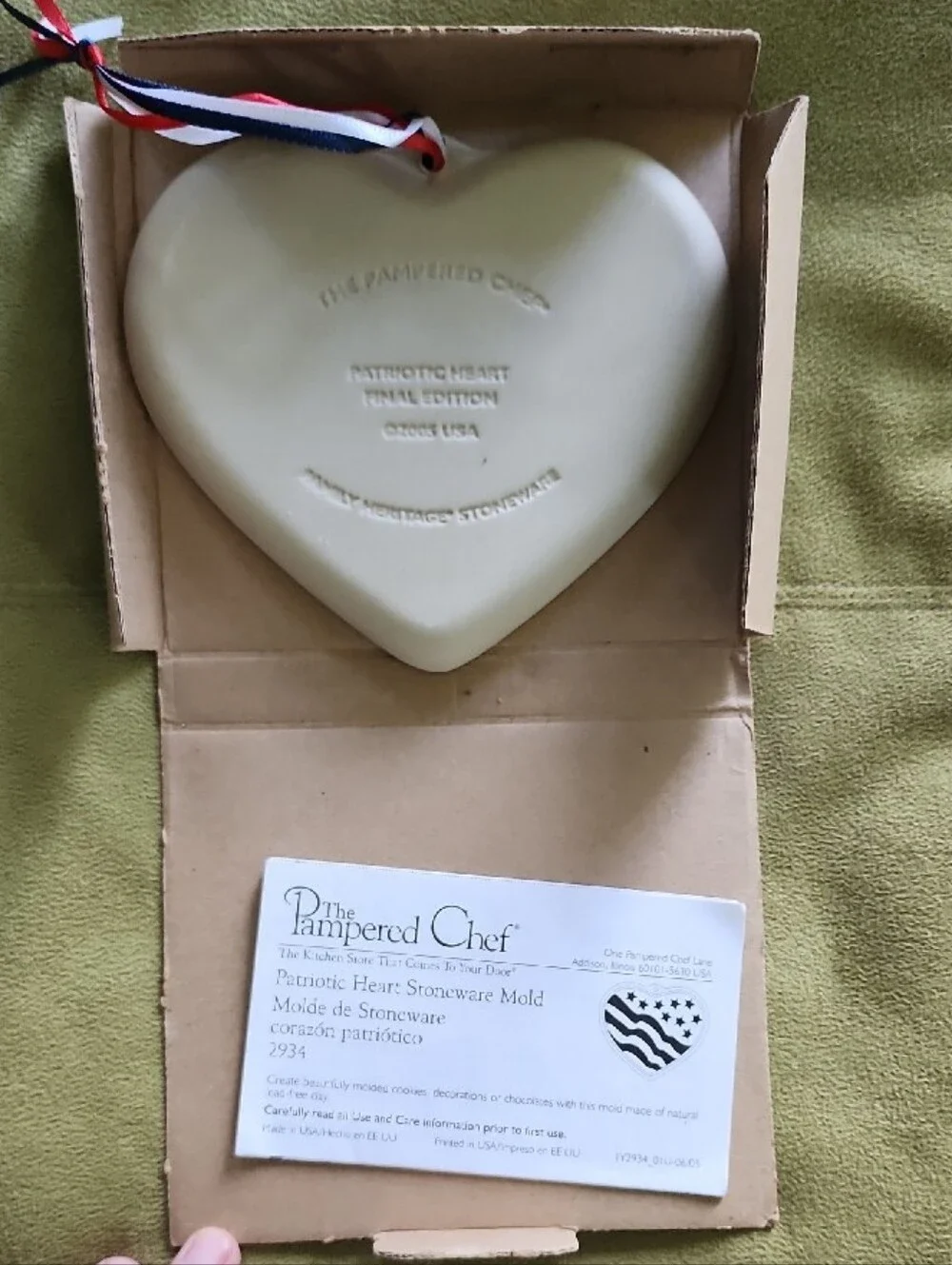 The Pampered Chef Patriotic Heart Stoneware Mold (Item #2934)